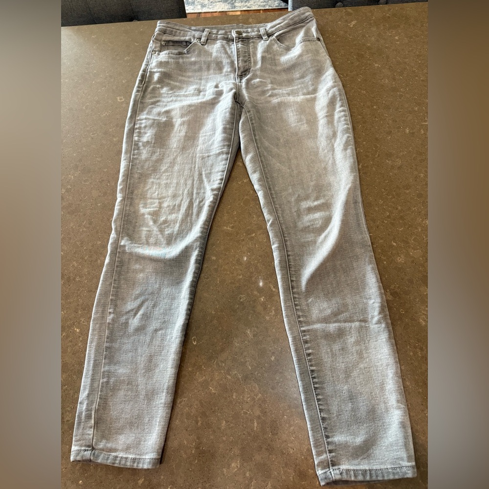Classic Gray Skinny Jeans for Women